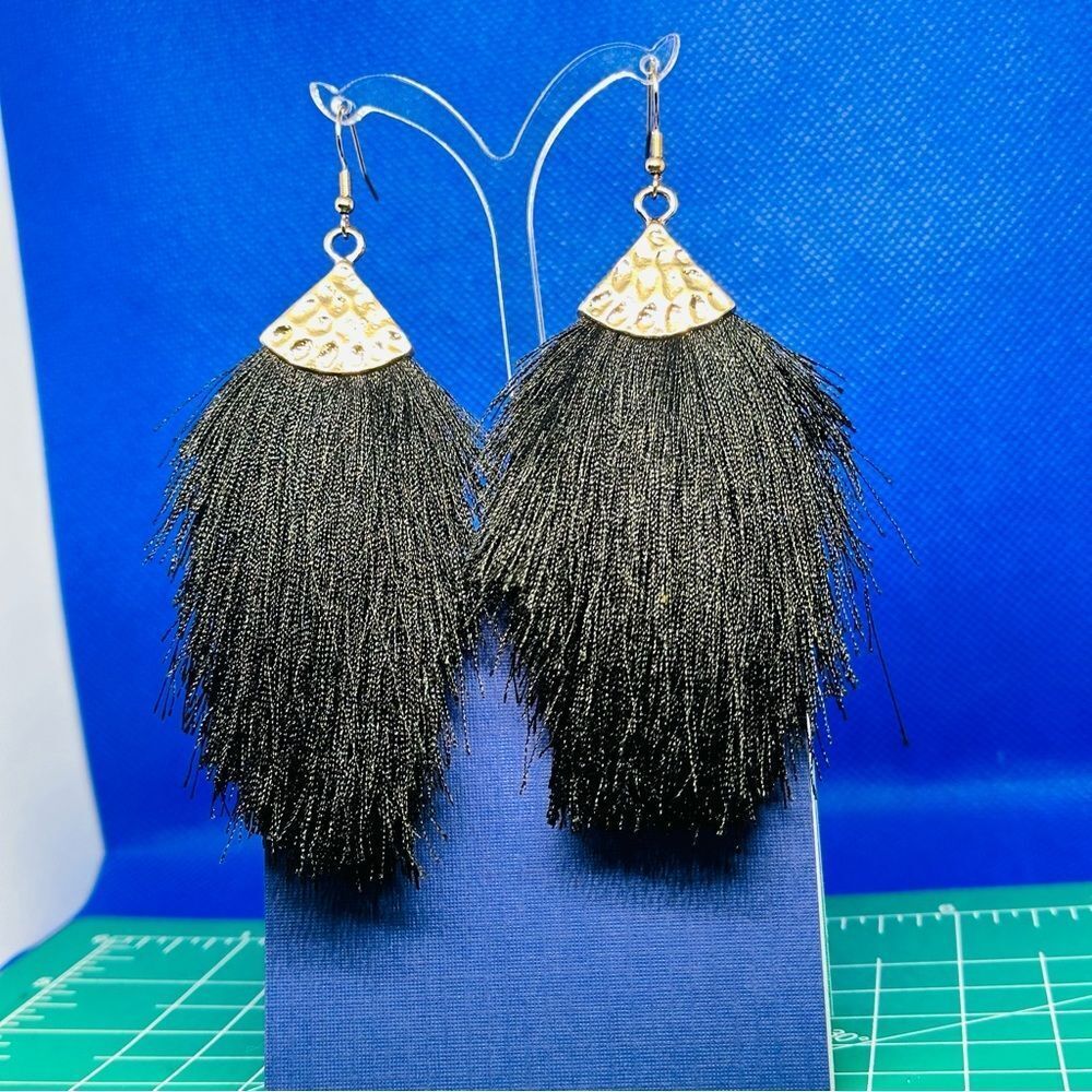 814 Black Fringe feathered gold hammered dangle earrings